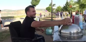 Hastalığı çalışmasına engel olmadı... Tekerlekli sandalyesiyle ekmeğini kazanıyor