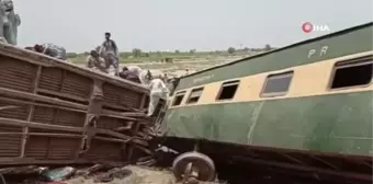 Pakistan'da tren raydan çıktı: 22 ölü