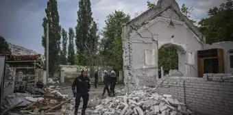 Ukrayna'daki Zaporijya Şehri Saldırı Sonrası Yıkım ve Enkaz Kaldırma Çalışmalarına Devam Ediyor