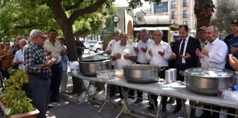 Salihli'de şehit ailelerinden aşure hayrı