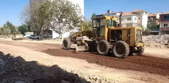 Adıyaman'ın Gölbaşı İlçe Belediyesi Depremde Hasar Gören Yolları Onarıyor