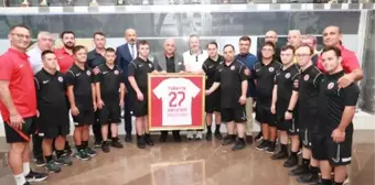 TFF Başkanı Büyükekşi, Down Sendromlu Futsal Milli Takımı ile buluştu