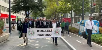 Kocaeli'de Avukatlar Atatürk Büstüne Çelenk Bıraktı