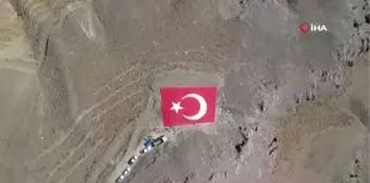 Şarkışla'da Muhsin Yazıcıoğlu anısına dev Türk bayrağı yapıldı