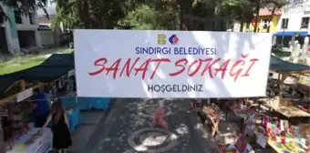 Sındırgılı kadınlar sanat sokağı ile geleneği devam ettirdi