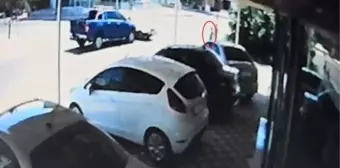 Antalya'da Hafif Ticari Araç İle Çarpışan Otomobilin Çarptığı Çocuk Hayatını Kaybetti