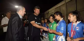 Körfez Belediyesi'nin düzenlediği U13 Kız Futbol Şenliği eğlenceli görüntülere sahne oldu