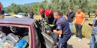 Orhangazi-İznik Karayolu'nda Kafa Kafaya Çarpışan Otomobillerde 6 Kişi Yaralandı