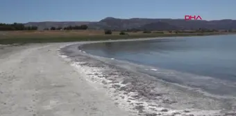 Burdur Gölü'nde Sahil Mor Renge Büründü