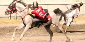 Atlı ciritçiler, birinci lige çıkmak için tozu dumana kattı