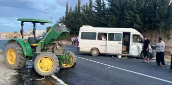 Adıyaman'da minibüs ile traktör çarpışması: 5 yaralı