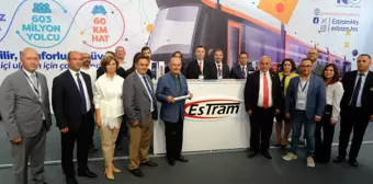 Eskişehir Büyükşehir Belediye Başkanı Yılmaz Büyükerşen, Rail Industry Show Fuarını ziyaret etti