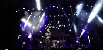 Merve Özbey, Ezine'de unutulmaz bir gece yaşattı