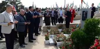 ATO Başkan Vekili Yılmaz, Haydar Aliyev'in mezarını ziyaret ettiATO Başkan Vekili Yılmaz'dan milletvekili Paşayeva'ya: 'Ruhun daima,...