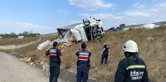 Tekirdağ'da tır şarampole devrildi