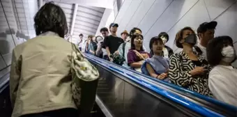 Japonya'nın Nagoya şehrinde yürüyen merdivenlerde yürümek yasaklandı