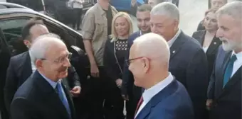 CHP lideri Kılıçdaroğlu, cezaevinden tahliye edilen Merdan Yanardağ'ı ziyaret etti