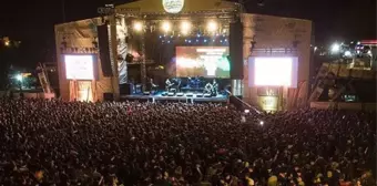 Adana Valiliği'nin iptal kararı mahkemeden döndü, Çukurova Rock Festivali katılımcılara kapılarını açtı