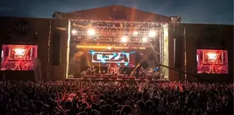 Çukurova Rock Festivali'nde Gençler Arasında Arbede Çıktı