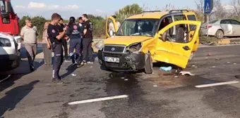 Antalya Manavgat'ta trafik kazası: 4 kişi ağır yaralandı