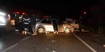 Ünye'de kafa kafaya çarpışan otomobillerde 6 kişi yaralandı