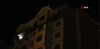 Tosya'da bir apartmanın 6. katındaki daire yangında tamamen yandı