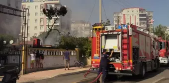 Antalya Kepez'te Tekstil Malzemelerinin Depolandığı Evde Yangın Çıktı