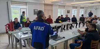 Sakarya'da AFAD Ekipleri Öğrencilere ve Fabrika Çalışanlarına Afet Farkındalık Eğitimi Verdi