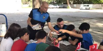 Adana'da Polisler Öğrencilerle Kitap Okudu