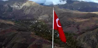 Erzurum'un Tortum ilçesinde bayrak sevdası