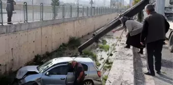 OTOMOBİL SULAMA KANALINA UÇTU; SAĞLIK GÖREVLİSİ SÜRÜCÜ YARALANDI