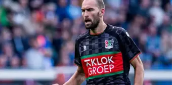 Sahada kalp krizi geçiren Bas Dost, futbola ara verdi