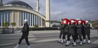 Trafik kazasına müdahale ederken başka bir otomobilin çarpması sonucu şehit olan bekçi Ankara'da defnedildi