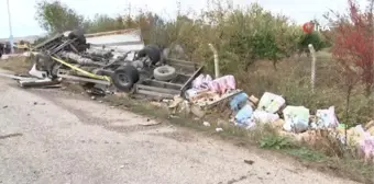 Afyonkarahisar'da Kamyonetlerin Çarpışması Sonucu Ölü ve Yaralılar Var