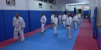 Antalya'da Karate Sporunun Temellerini Atan Hasan Tüfekçi'nin Öğrencileri Yeniden Bir Araya Geldi