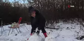 Çan'da mevsimin ilk kar yağışı çocukları sevindirdi