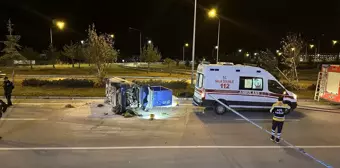 Erzurum'da Refüje Çarparak Devrilen Araçta Bir Kişi Öldü, 7 Kişi Yaralandı