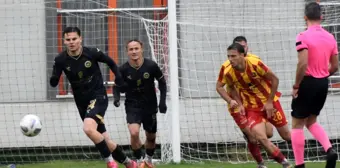 Nilüfer Belediye FSK, Karasuspor'u 4-0 yenerek liderliğini sürdürdü