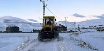 Kar nedeniyle kapanan köy yollarında hastalar hastaneye ulaştırıldı