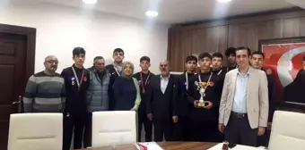 Bozyazı Anadolu Lisesi Voleybol Takımı Kaymakamı Tarafından Kabul Edildi