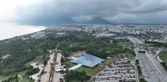 Antalya Kitap Fuarı'nda Kitapseverlerin Yoğun İlgi Gösterdiği İlk Gün