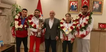 Dünya Kick Boks Şampiyonası'ndan Madalya İle Dönen Milli Sporcular Darıca'da Karşılandı