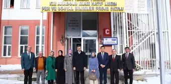 Erzurum Valisi Mustafa Çiftçi, kız öğrencilerle bir araya geldi