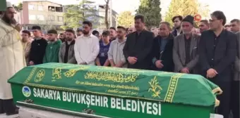 Akyazı'da komşusunun bahçesinde hayatını kaybeden İbrahim Çavdar son yolculuğuna uğurlandı