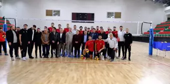 Şırnak Valisi Cevdet Atay, Cizre Belediyespor Erkek Voleybol Takımı'nı ziyaret etti