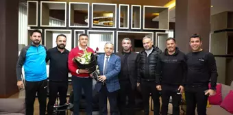 Talas Belediye Başkanı Mustafa Yalçın, Vanspor'u ziyaret etti