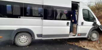 Simav'da servis minibüsü kaza yaptı: 14 çocuk hafif yaralandı