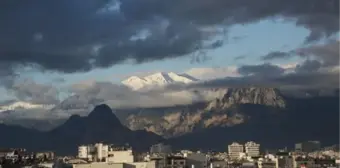 Kar nedeniyle ağır tonajlı araçların geçişi engellendi