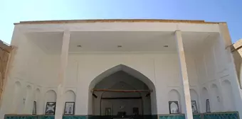 İsfahan'da bulunan Melikşah ile Nizamülmülk'ün kabirleri asırlardır aynı aile tarafından korunuyor