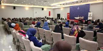 Derince'de Aileler Buluşuyor, Huzuru Konuşuyor Konferansı Düzenlendi